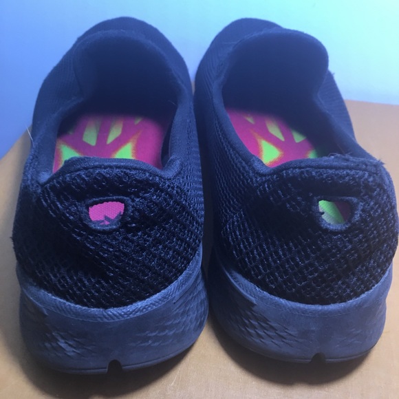 Sketchers Goga Max Mesh Shoes in Black - Picture 3 of 7
